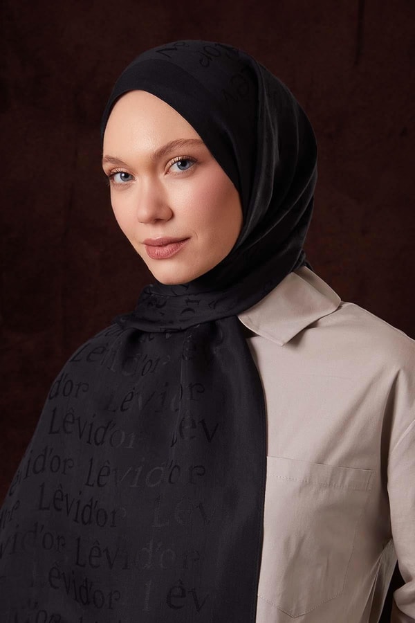 Yazı Baskılı Naia Jakar Şal - Siyah 