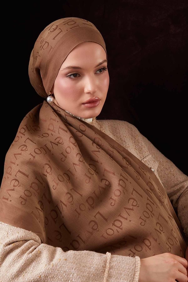 Yazı Baskılı Naia Jakar Şal - Camel