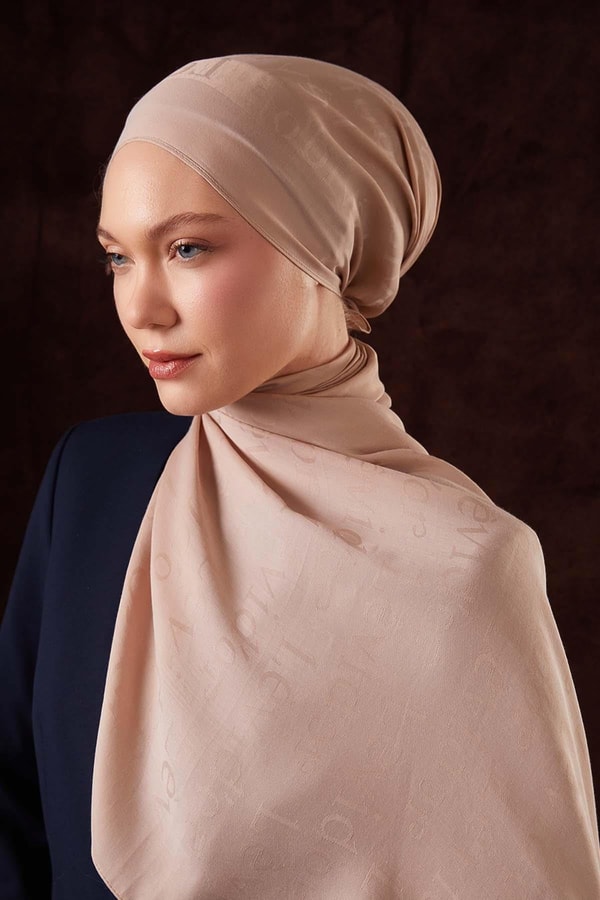 Yazı Baskılı Naia Jakar Şal - Bej 