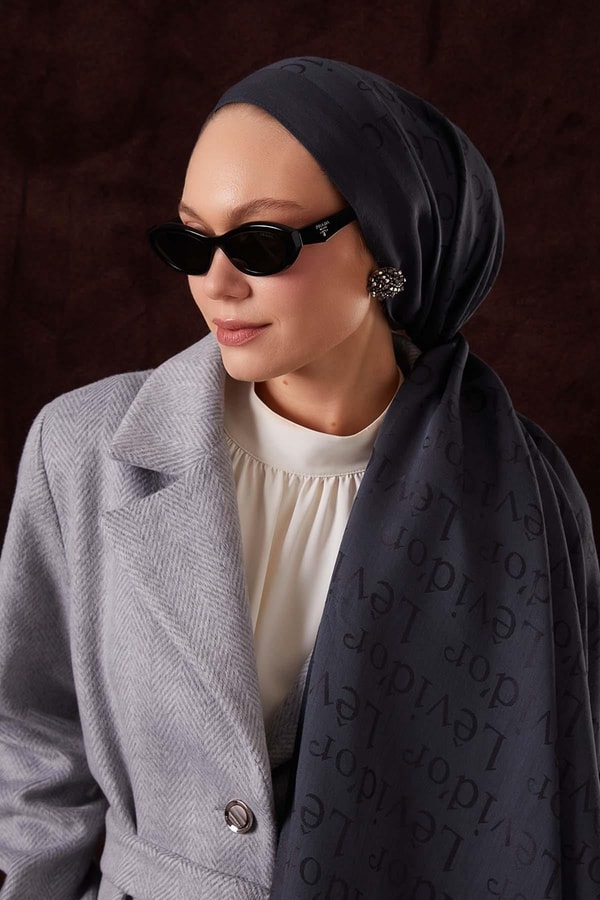 Yazı Baskılı Naia Jakar Şal - Antrasit