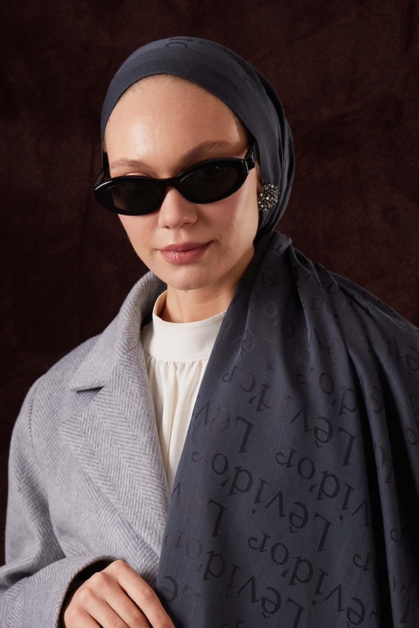 Yazı Baskılı Naia Jakar Şal - Antrasit