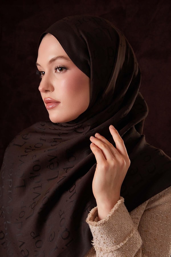 Yazı Baskılı Naia Jakar Şal - Acı Kahve 