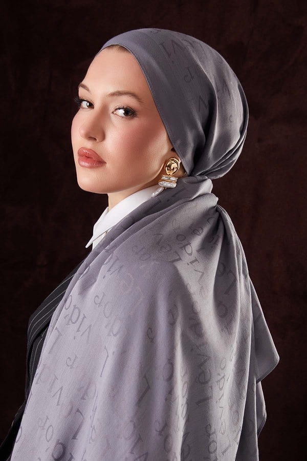 Yazı Baskılı Naia Jakar Şal - Açık Gri